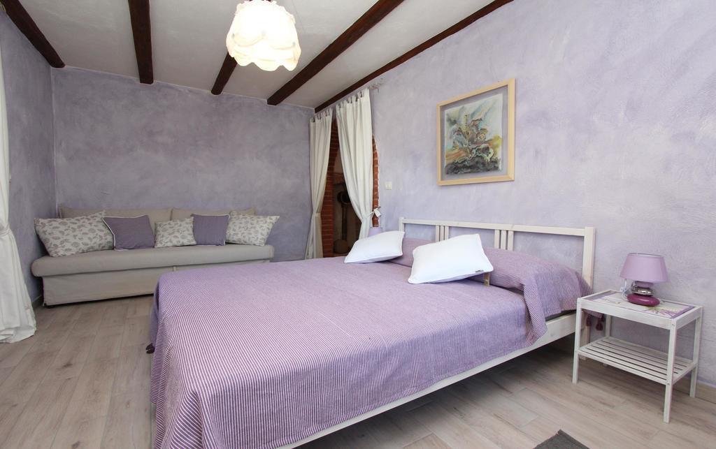 Apartments Midea 2 Ровінь Номер фото