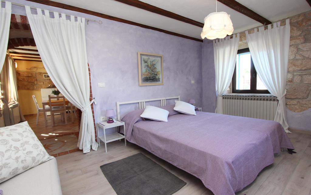 Apartments Midea 2 Ровінь Номер фото