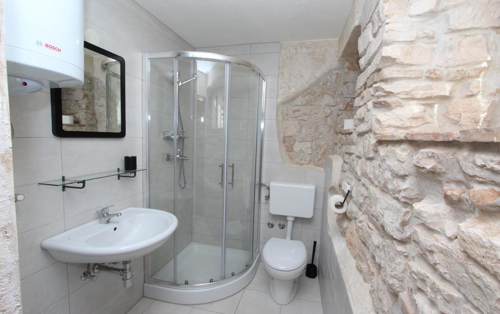 Apartments Midea 2 Ровінь Номер фото