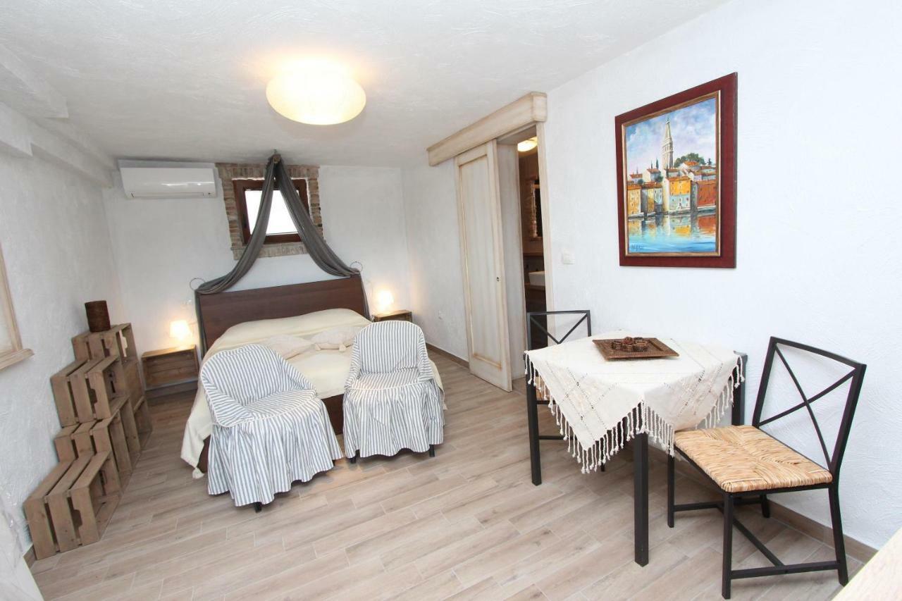 Apartments Midea 2 Ровінь Екстер'єр фото