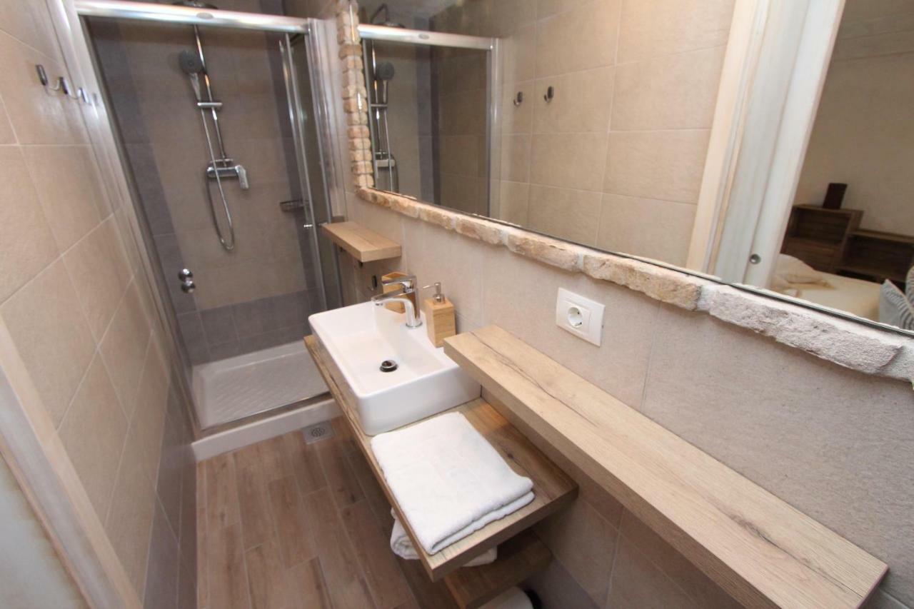 Apartments Midea 2 Ровінь Екстер'єр фото