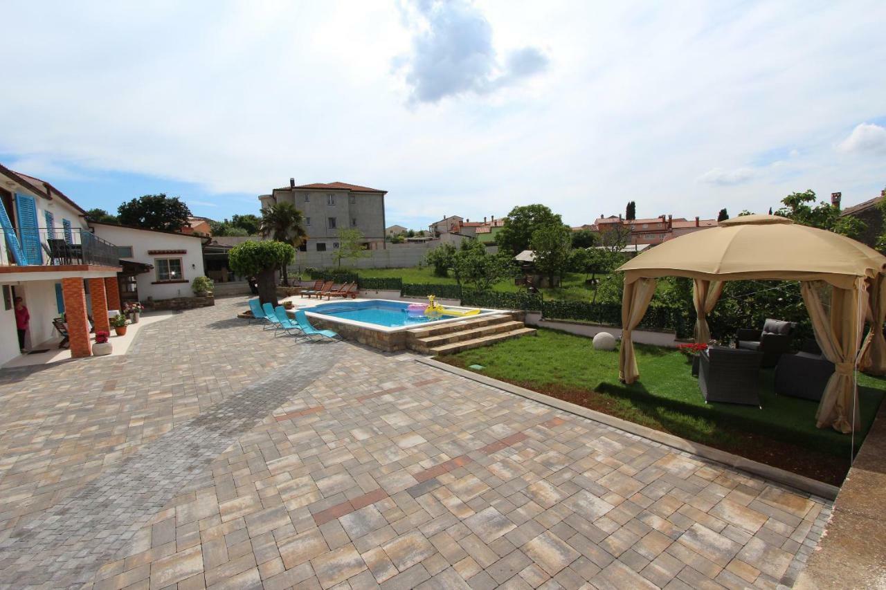 Apartments Midea 2 Ровінь Екстер'єр фото